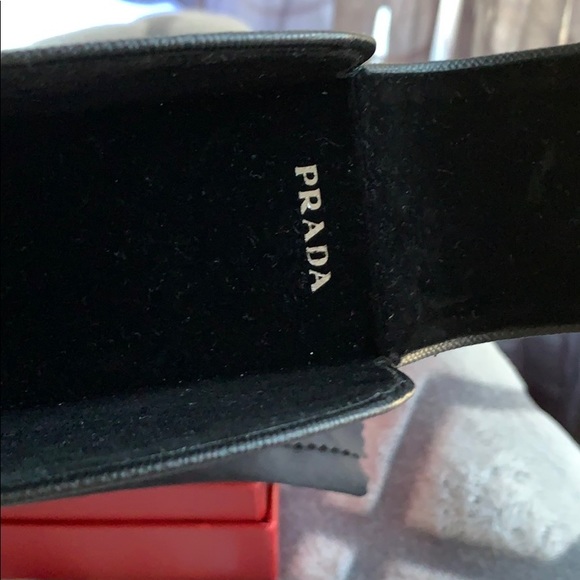 Prada vintage women’s sunglasses 🕶 - Picture 2 of 6